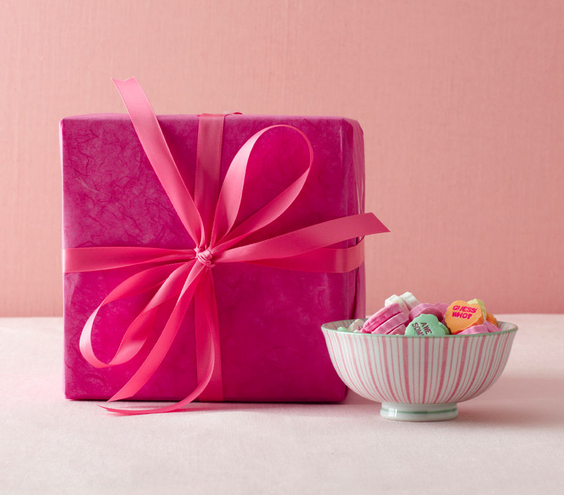 pink_valentines_present_gal.jpg