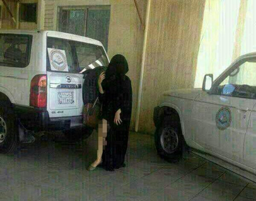 شیوه غیراخلاقی دختر سعودی برای انتقاد+عکس