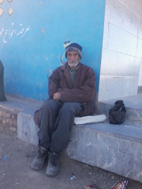 جناب اقای غلامرضا خسروی مسن ترین فرد روستای چاهک موسویه (متولد)1295