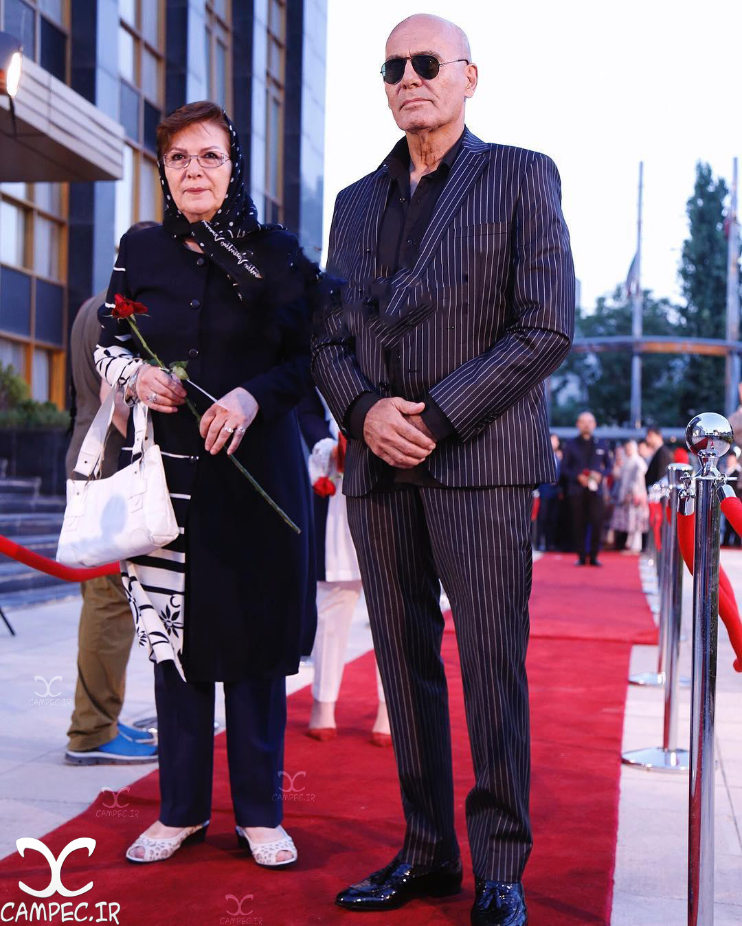 جمشید هاشم پور با همسرش در جشن حافظ