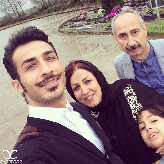 سلفی مهران ضیغمی با خانواده اش