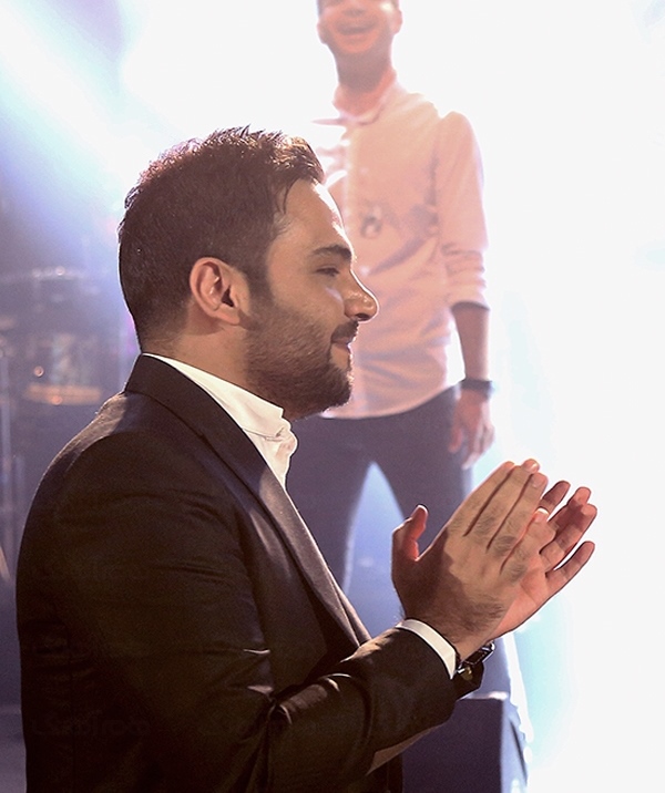 http://s2.picofile.com/file/8262599018/mohsen_yeganeh_mordad_953.jpg