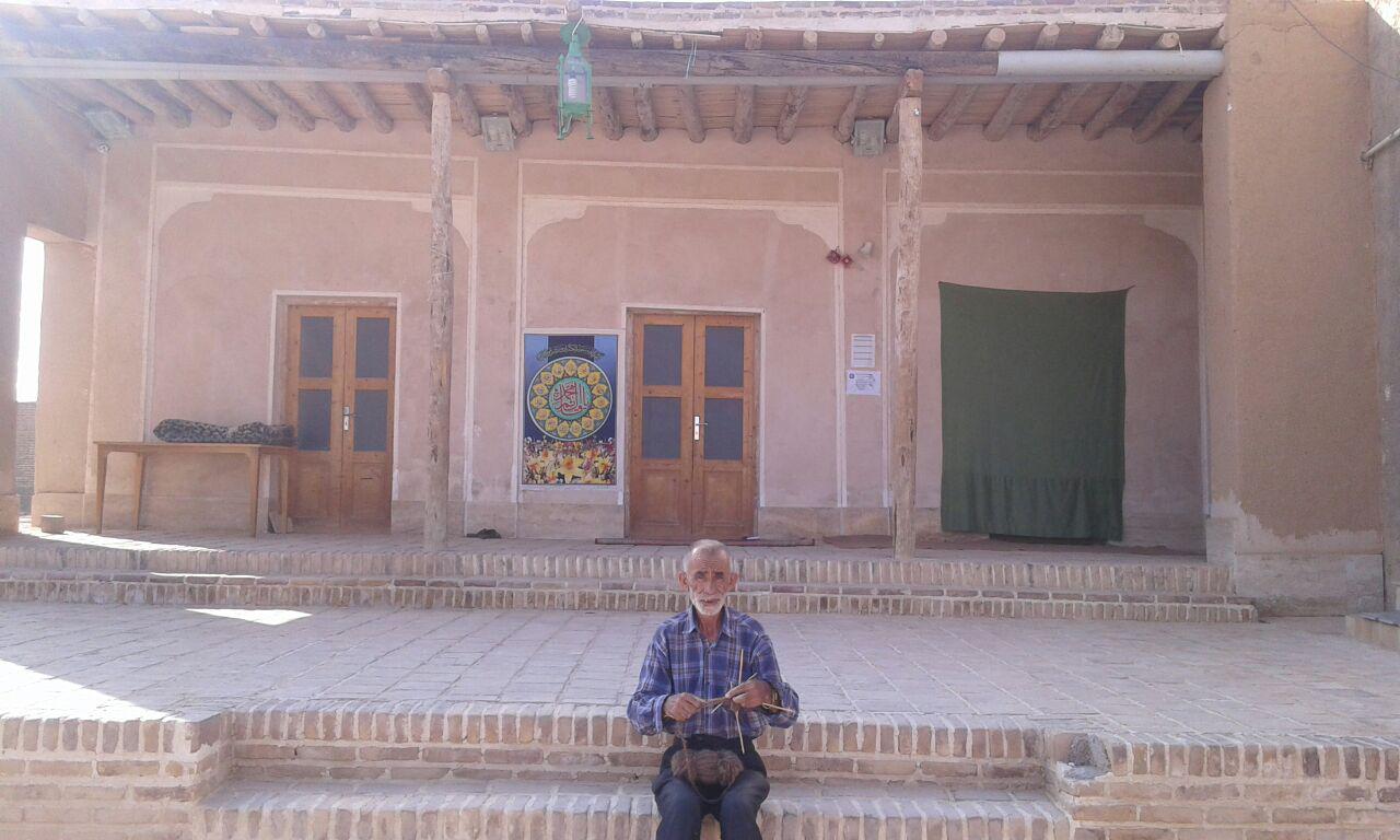 مردمانی که با کُرکِ بُز و ۵ میل چوبی درآمدزایی می‌کنند / تصاویر