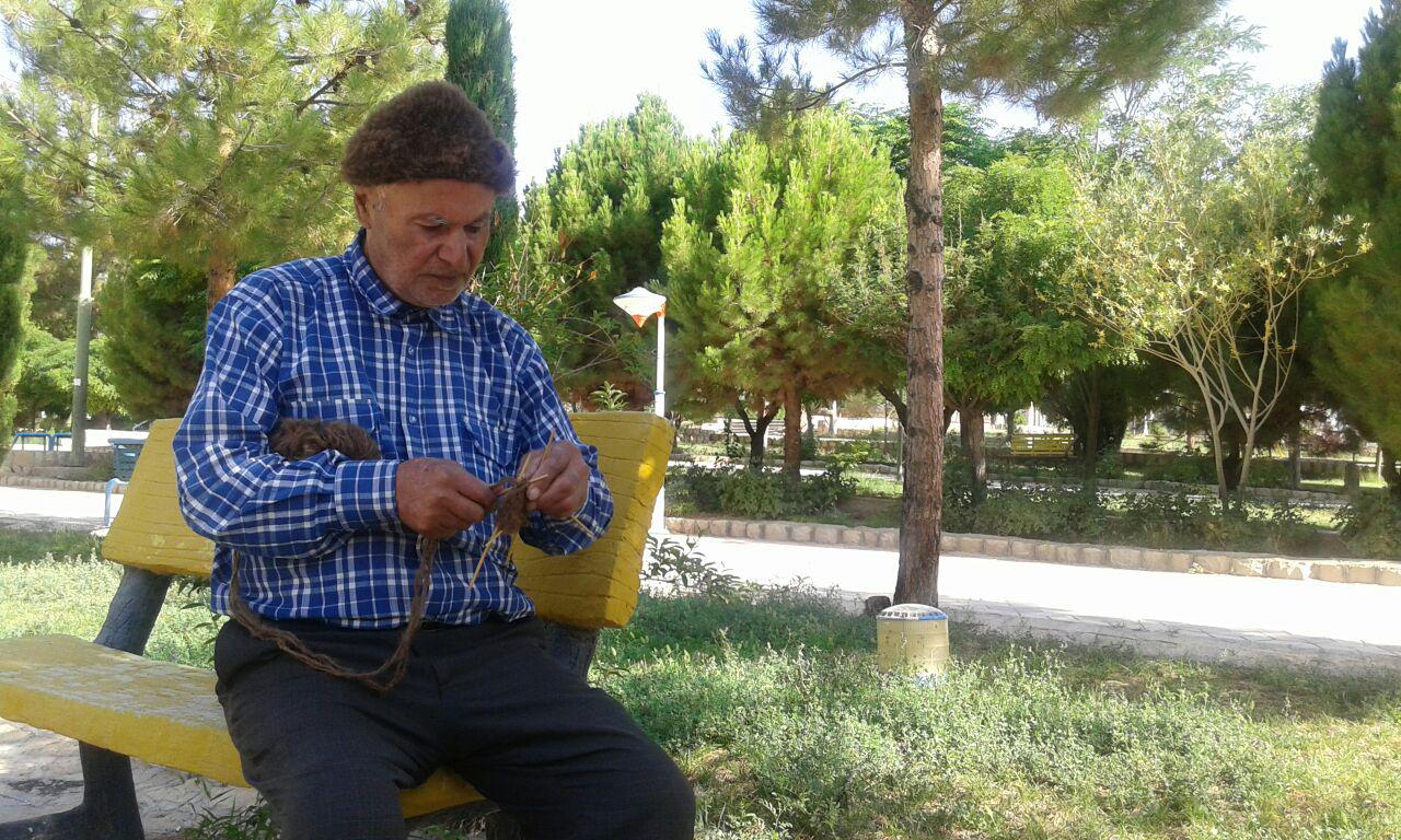 مردمانی که با کُرکِ بُز و ۵ میل چوبی درآمدزایی می‌کنند / تصاویر