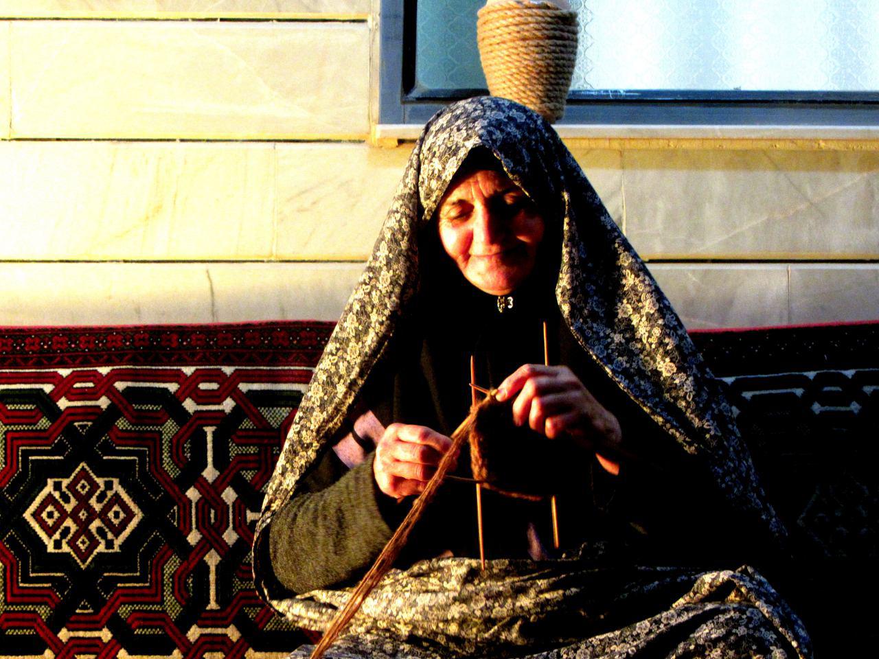 مردمانی که با کُرکِ بُز و ۵ میل چوبی درآمدزایی می‌کنند / تصاویر