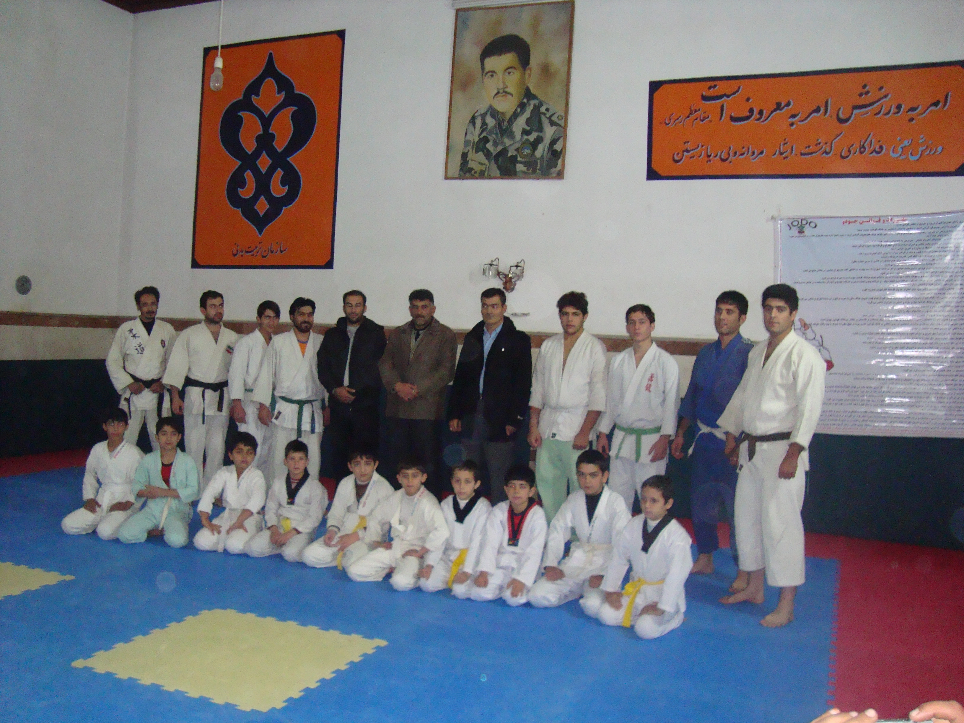 http://s2.picofile.com/file/8263163192/DSC03615.JPG