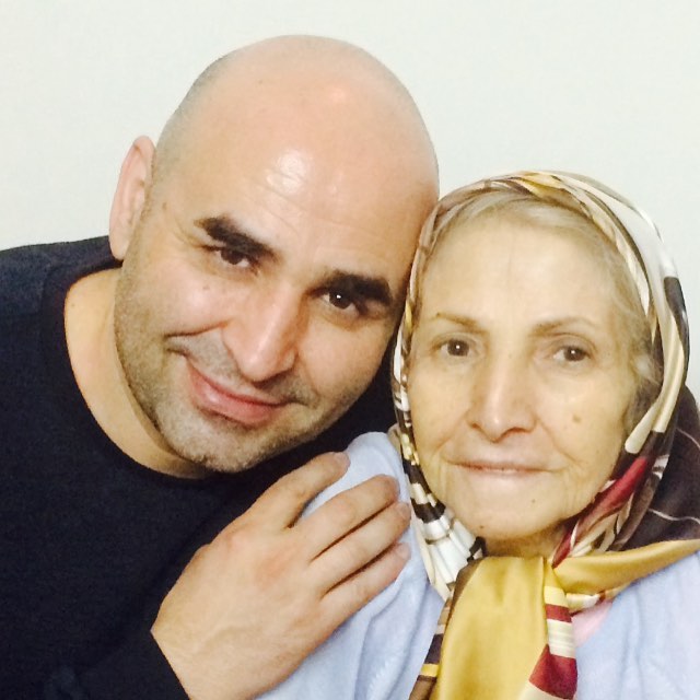 علی مسعودی و مادرش