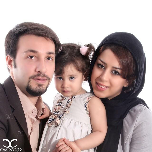 مجتبی عابدینی با همسر و دخترش