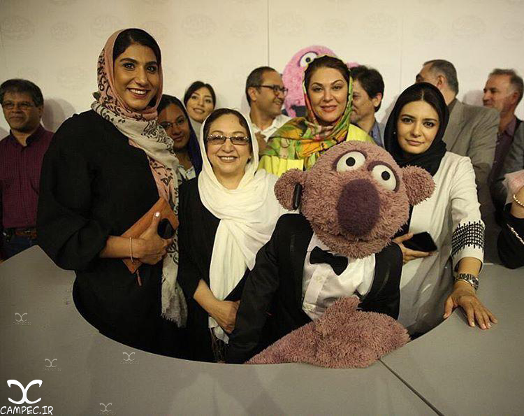 هنرمندان در مراسم رونمایی از عروسک جناب خان