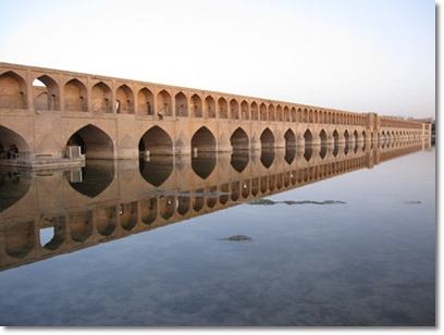 http://s2.picofile.com/file/8264774984/esfahan.jpg