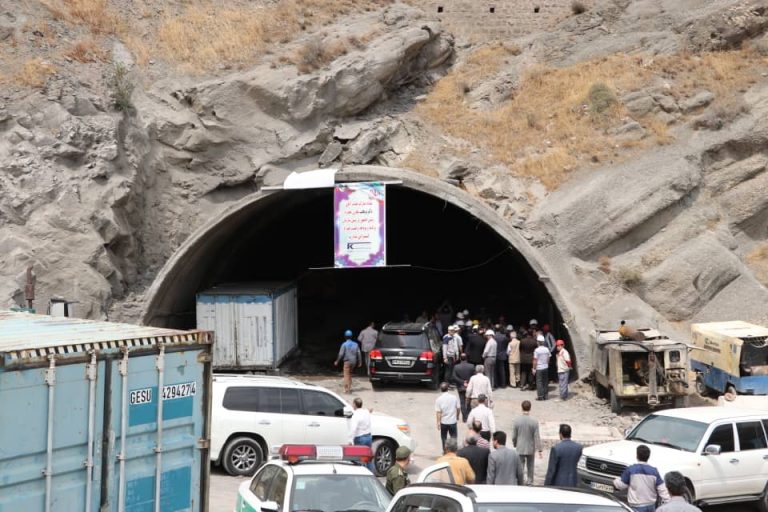 به خاطر زیتون فروشان رودبار قرار شد در ۸ کیلومتر آزادراه فعلا باند رفت آزادراه احداث شود 1
